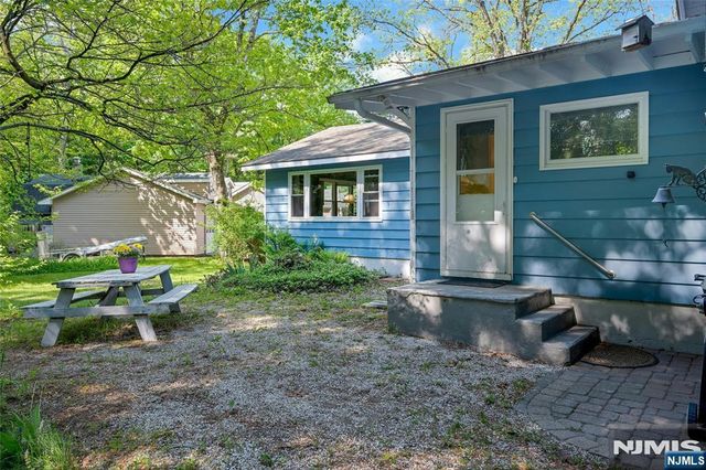 23 Cottonwood Court, Hardyston, NJ 07460