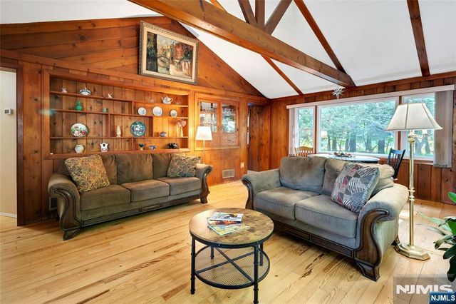 23 Cottonwood Court, Hardyston, NJ 07460