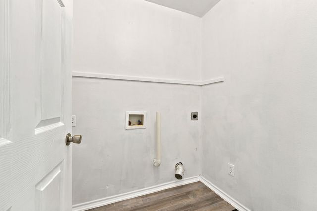 2534 Las Villas Avenue, Dallas, TX 75211