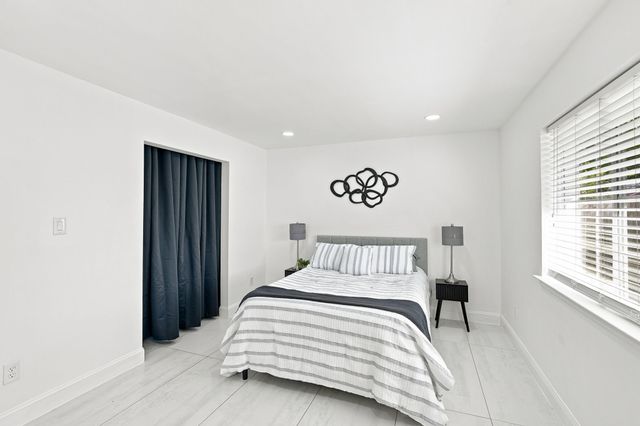 2534 Las Villas Avenue, Dallas, TX 75211