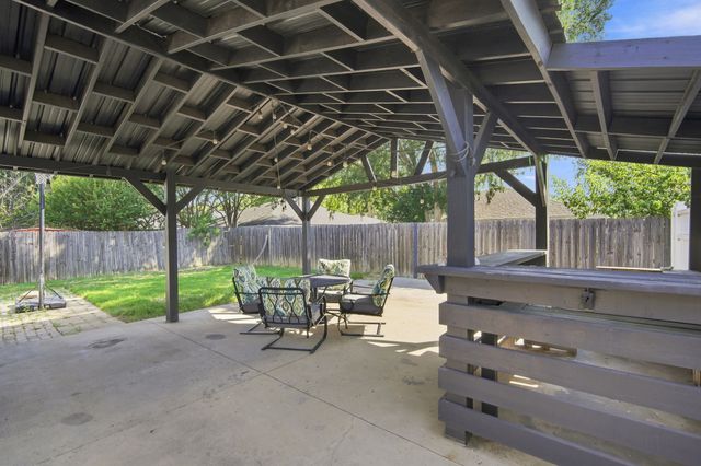 2534 Las Villas Avenue, Dallas, TX 75211