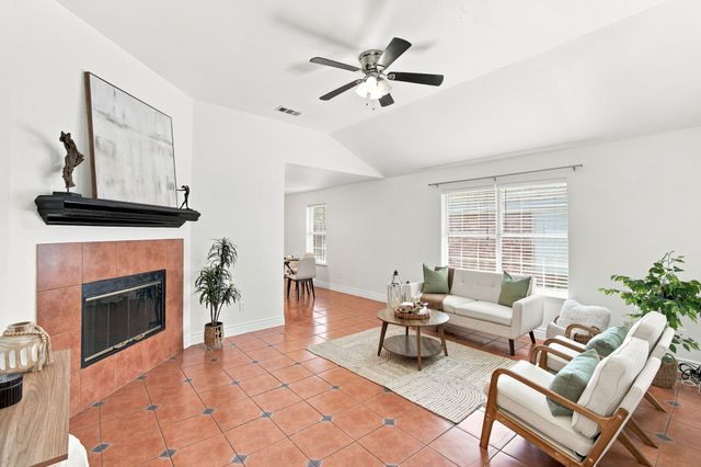 2534 Las Villas Avenue, Dallas, TX 75211