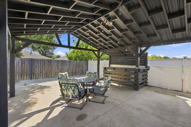 2534 Las Villas Avenue, Dallas, TX 75211