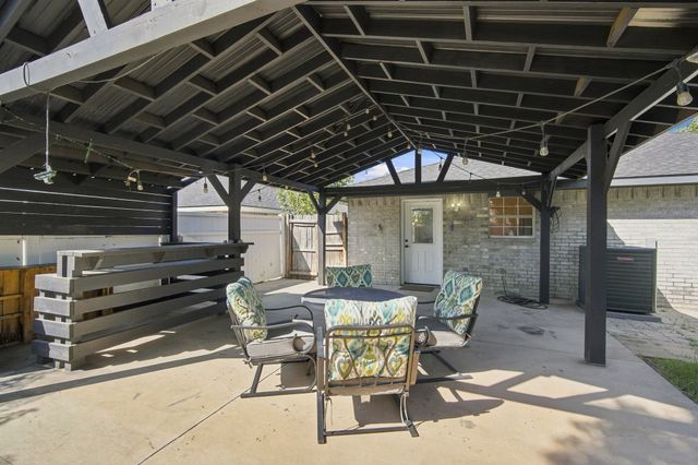 2534 Las Villas Avenue, Dallas, TX 75211