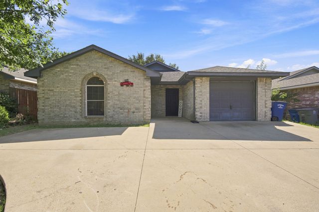 2534 Las Villas Avenue, Dallas, TX 75211