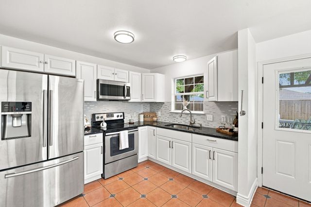 2534 Las Villas Avenue, Dallas, TX 75211