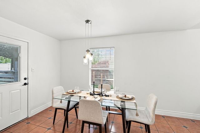 2534 Las Villas Avenue, Dallas, TX 75211
