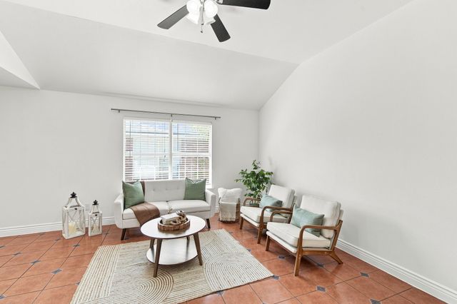 2534 Las Villas Avenue, Dallas, TX 75211