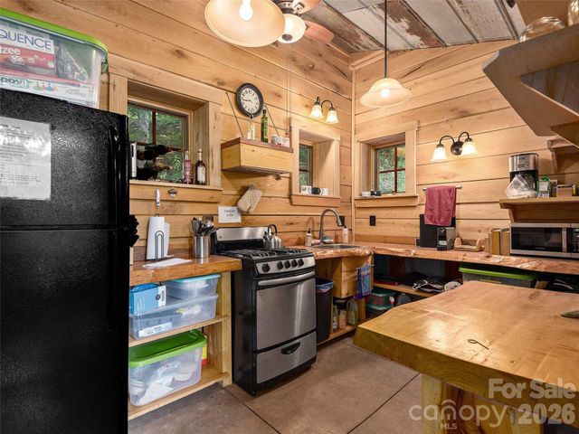 184 Sandys Home Place, Mars Hill, NC 28754