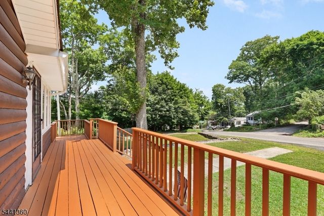 41 E Shore Rd, Jefferson Twp., NJ 07849