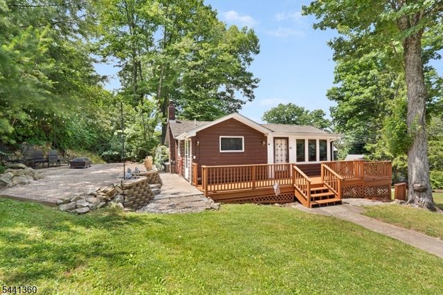 41 E Shore Rd, Jefferson Twp., NJ 07849