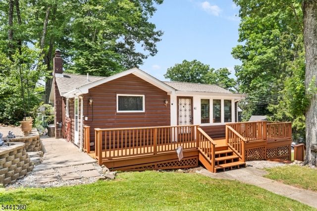 41 E Shore Rd, Jefferson Twp., NJ 07849