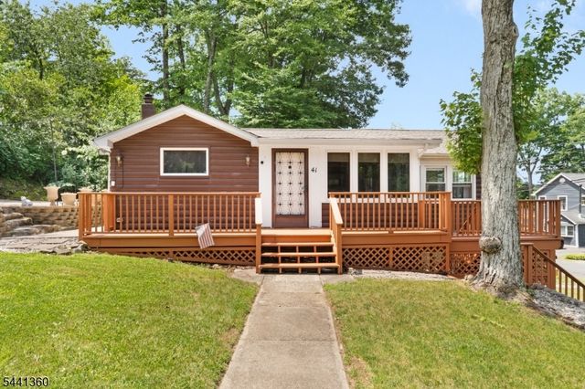 41 E Shore Rd, Jefferson Twp., NJ 07849