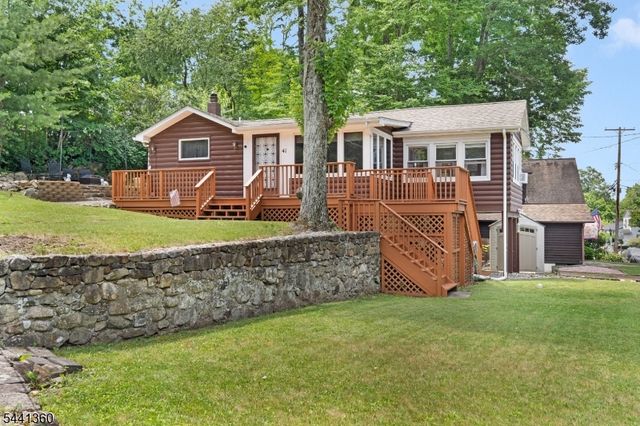 41 E Shore Rd, Jefferson Twp., NJ 07849