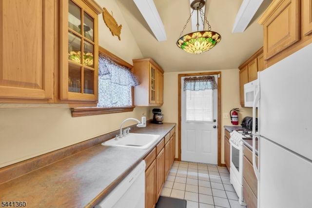 41 E Shore Rd, Jefferson Twp., NJ 07849