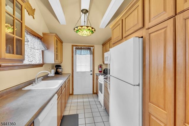 41 E Shore Rd, Jefferson Twp., NJ 07849