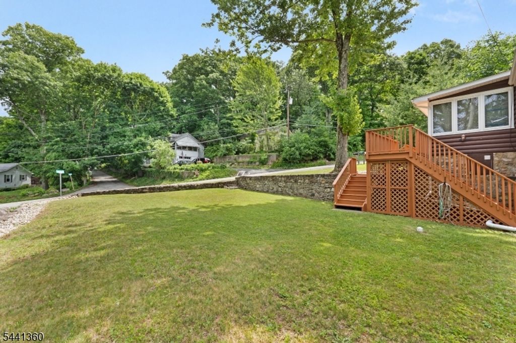 41 E Shore Rd, Jefferson Twp., NJ 07849
