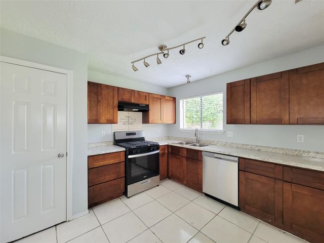 1454 Plumwood, Houston, TX 77014