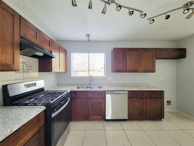 1454 Plumwood, Houston, TX 77014