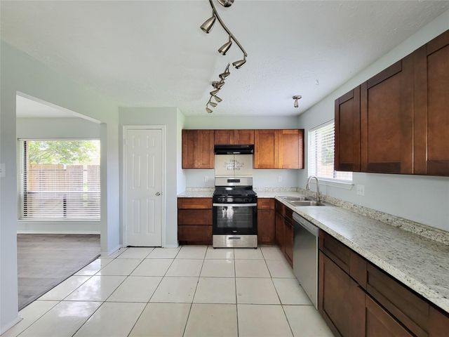 1454 Plumwood, Houston, TX 77014