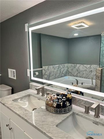 3533 Willow Brook Ln, Toledo, OH 43611