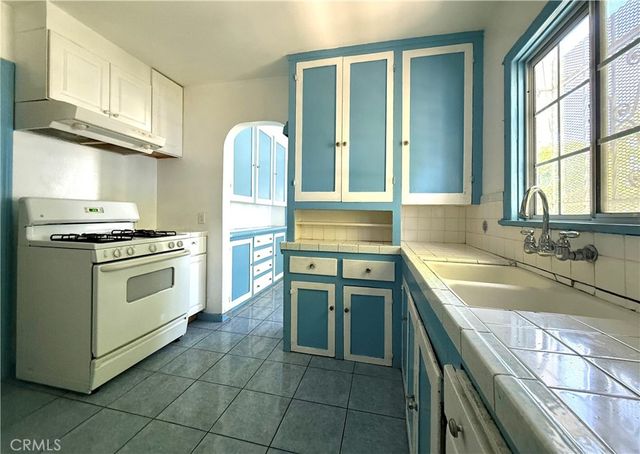 6702 Haas Avenue, Los Angeles, CA 90047