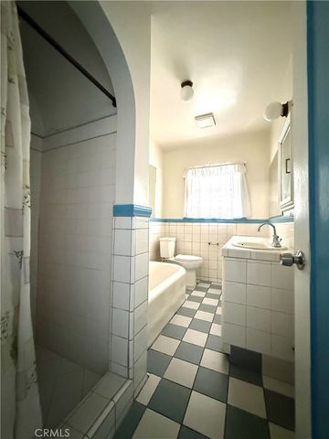 6702 Haas Avenue, Los Angeles, CA 90047