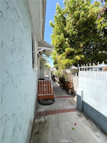 6702 Haas Avenue, Los Angeles, CA 90047
