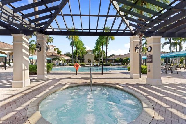 1289 Barrigona CT, Naples, FL 34119