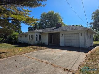 6530 Corduroy Road, Oregon, OH 43616