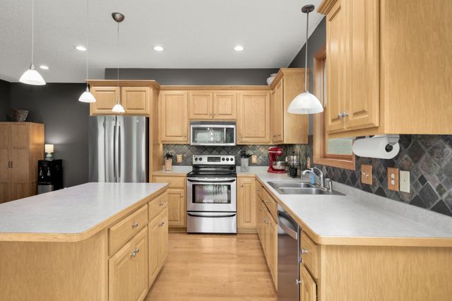 615 Bluff Heights Drive SE, Lonsdale, MN 55046