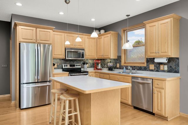 615 Bluff Heights Drive SE, Lonsdale, MN 55046