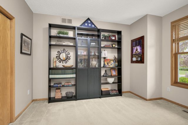 615 Bluff Heights Drive SE, Lonsdale, MN 55046