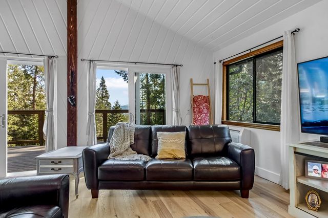 12081 Robust Way, Nevada City, CA 95959