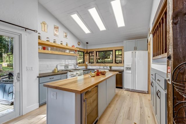 12081 Robust Way, Nevada City, CA 95959