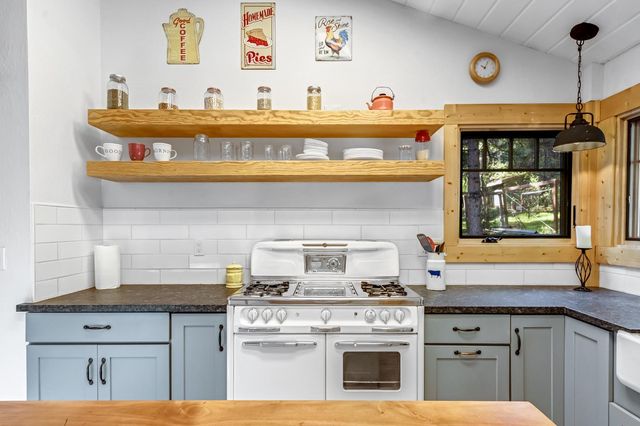 12081 Robust Way, Nevada City, CA 95959