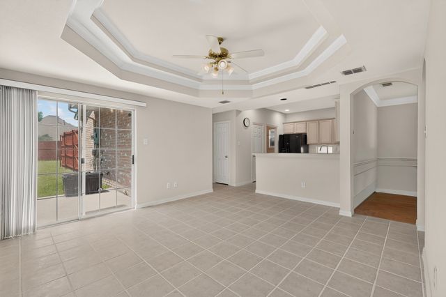 300 Cosbie Drive, Irving, TX 75063