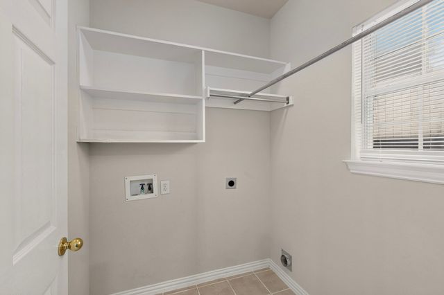 300 Cosbie Drive, Irving, TX 75063