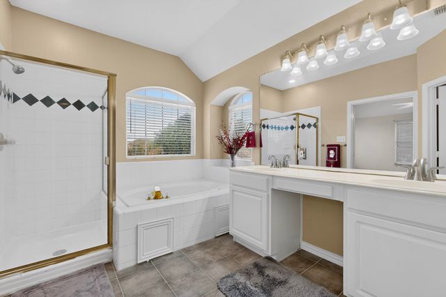 300 Cosbie Drive, Irving, TX 75063