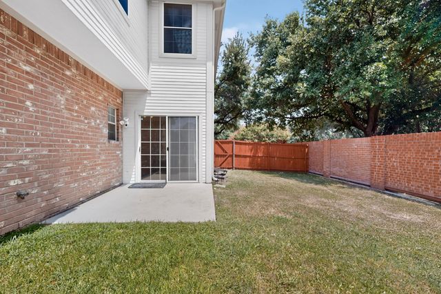 300 Cosbie Drive, Irving, TX 75063