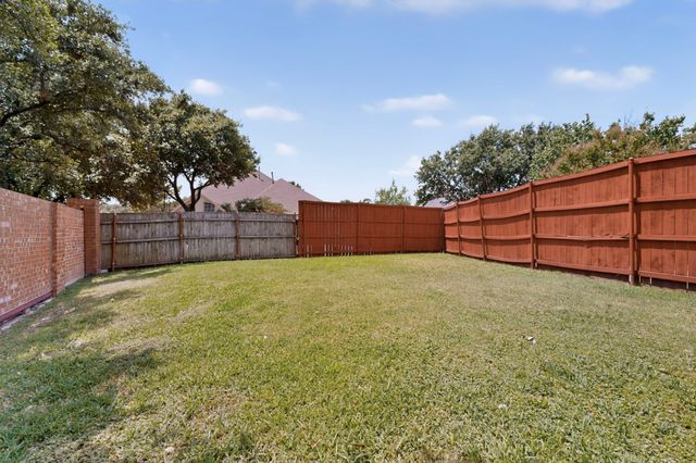 300 Cosbie Drive, Irving, TX 75063