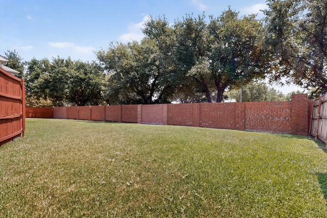 300 Cosbie Drive, Irving, TX 75063