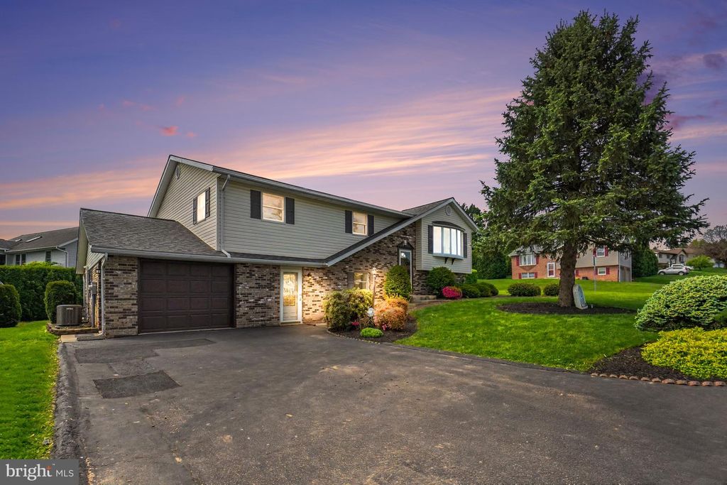 18 PALM LANE, Lebanon, PA 17042