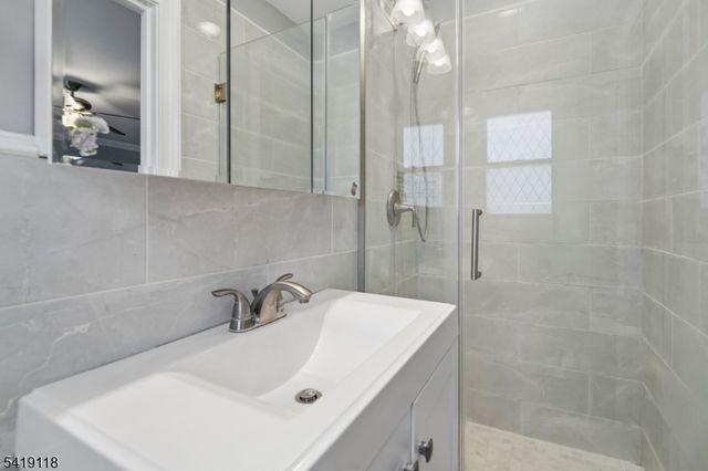 320 Beaufort Ave, Livingston Twp., NJ 07039