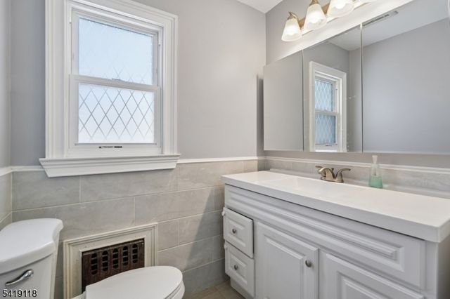 320 Beaufort Ave, Livingston Twp., NJ 07039