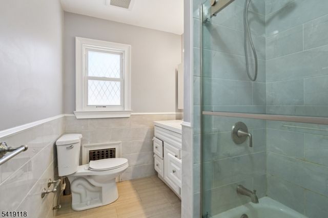 320 Beaufort Ave, Livingston Twp., NJ 07039