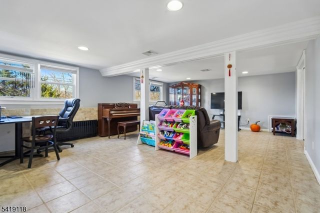 320 Beaufort Ave, Livingston Twp., NJ 07039