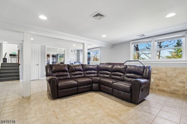 320 Beaufort Ave, Livingston Twp., NJ 07039