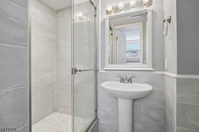 320 Beaufort Ave, Livingston Twp., NJ 07039