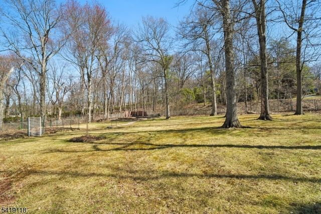 320 Beaufort Ave, Livingston Twp., NJ 07039